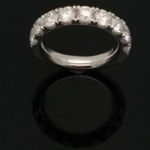 B402 - Diamonds 14kt white gold ring